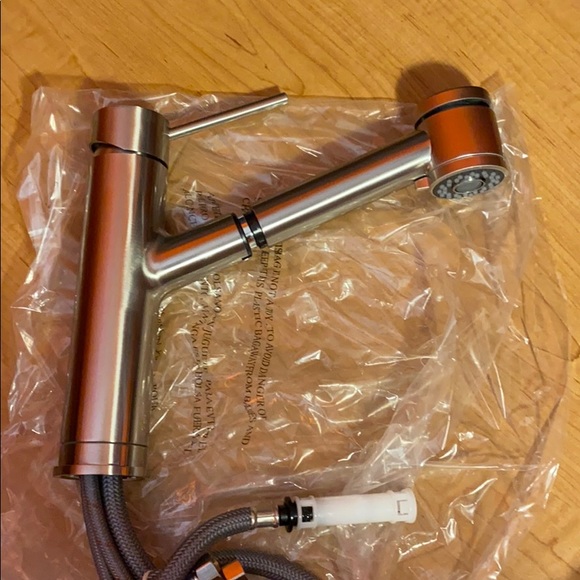 Single Lever Pullout Kitchen Faucet - Picture 1 of 4